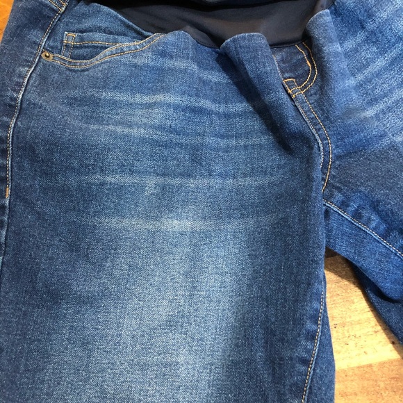 Old Navy Full Panel Jean Shorts SZ 6 9 inch Inseam - Picture 7 of 7